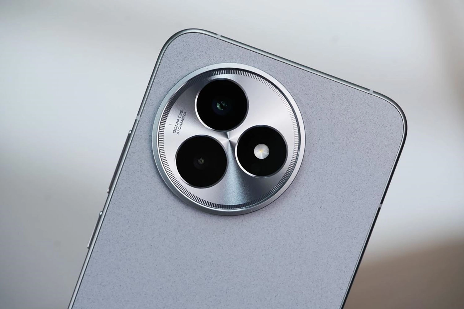 Cụm camera sau đã có chút thay đổi