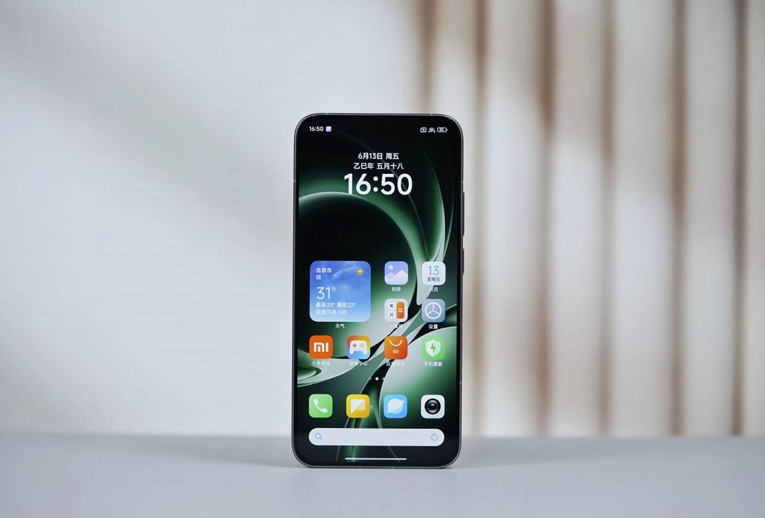 Mặt trước với màn hình phẳng