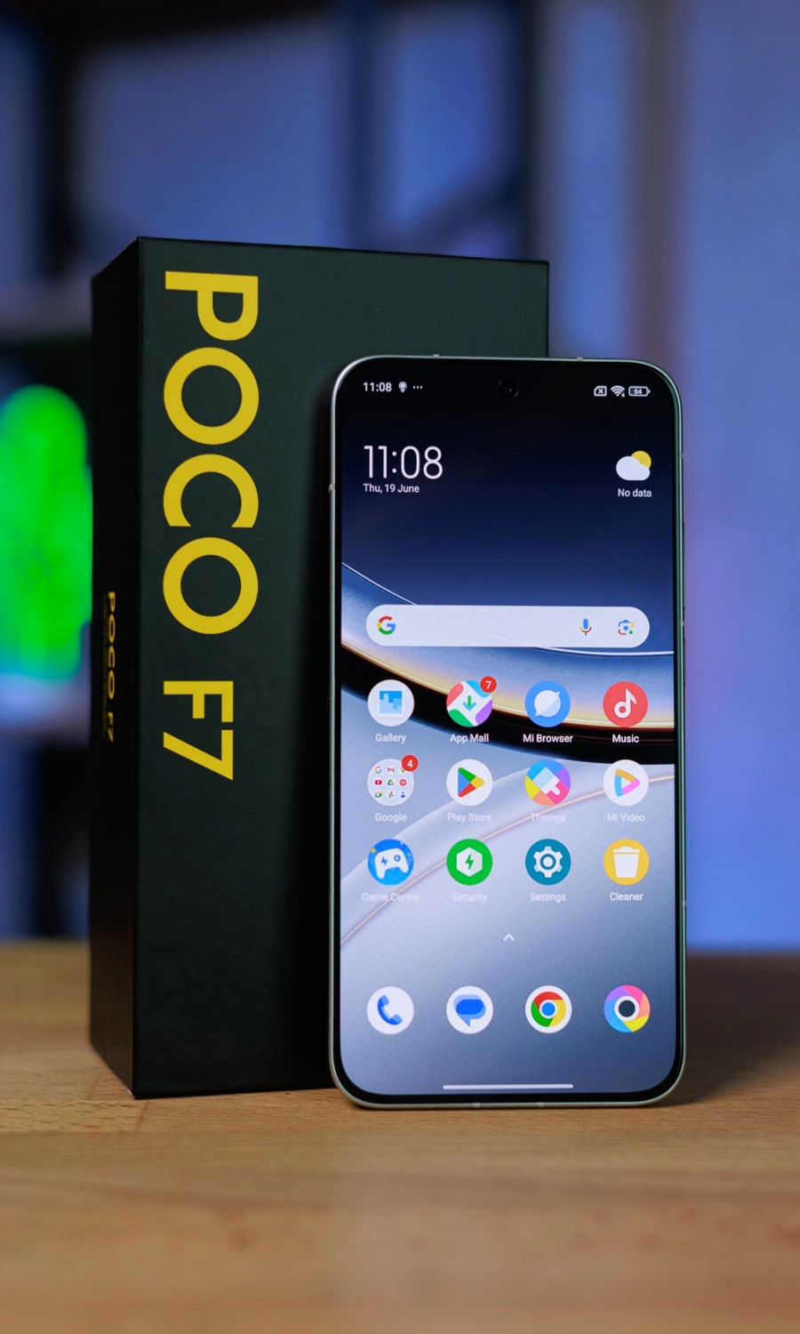 Màn hình AMOLED 6.83 inches