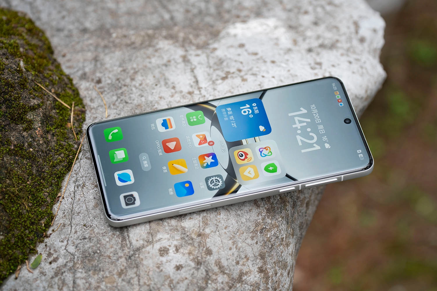 OPPO Find X9 không còn kiểu màn hình cong đều 4 cạnh