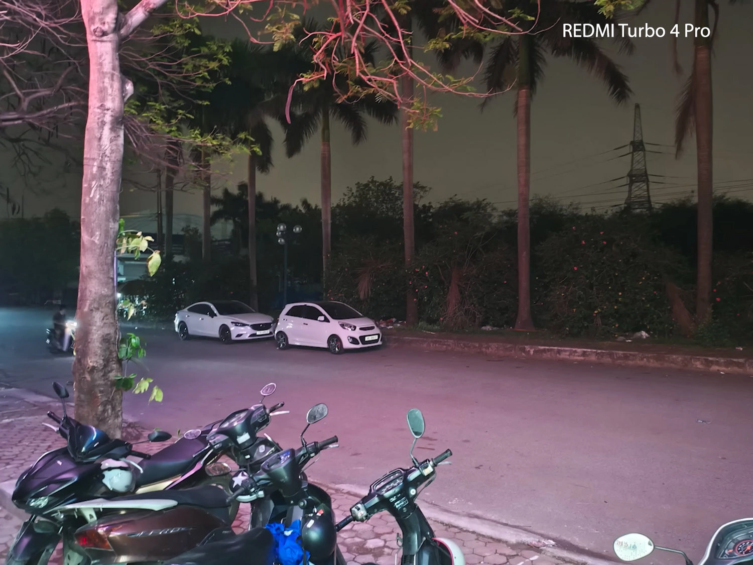 Ảnh thiếu sáng Realme Turbo 4 Pro
