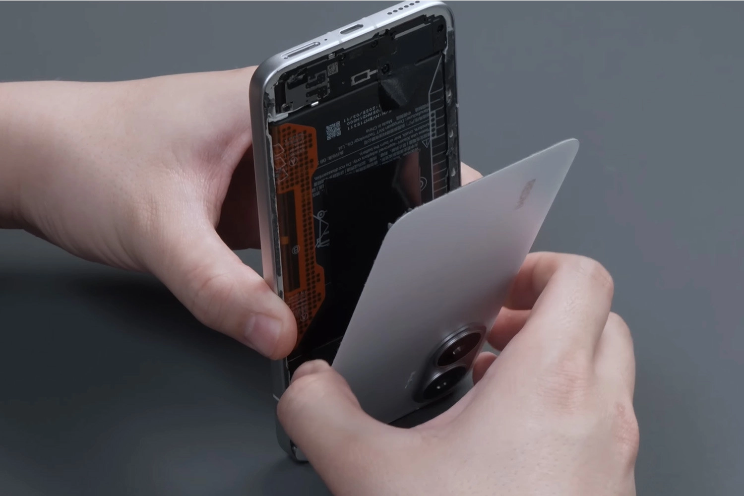 Thay mặt kính sau Xiaomi Redmi Turbo 4 Pro, khả năng chống nước