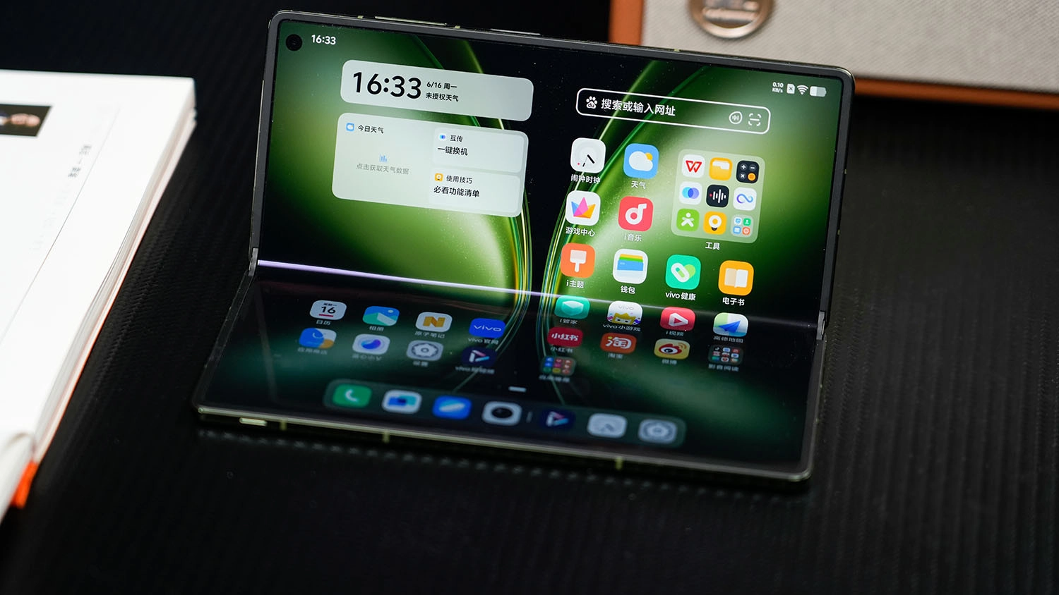 Màn hình AMOLED 8.03 inches 2K