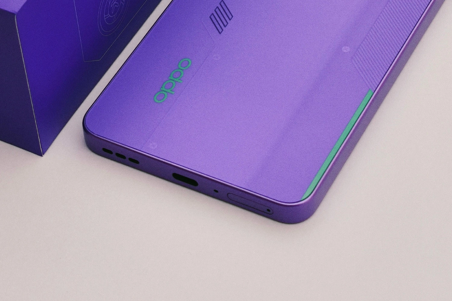 Pin 7.000 mAh, sạc 80W