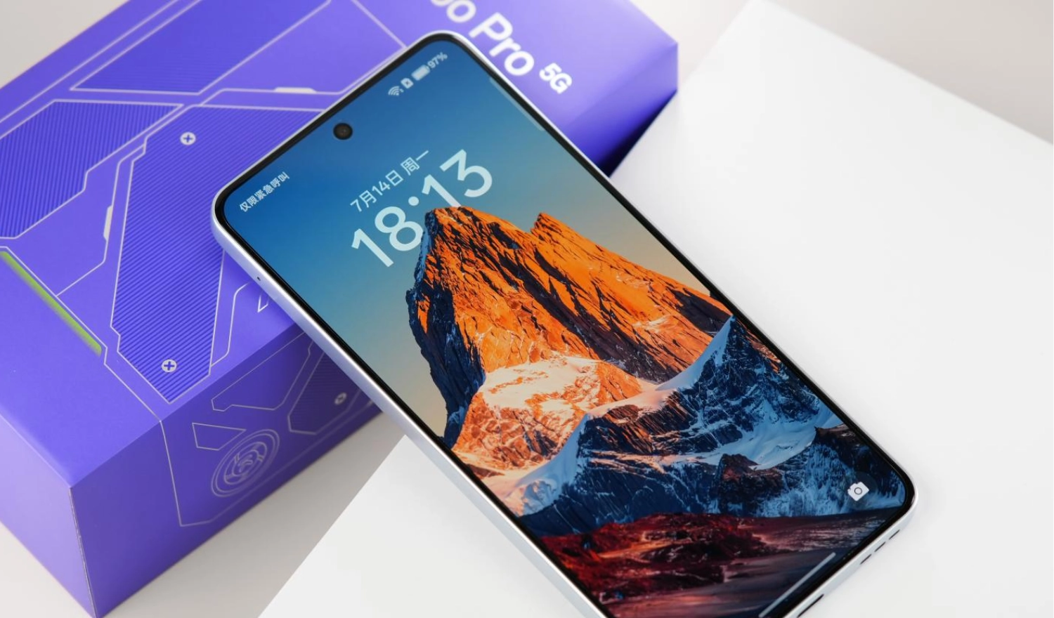 Màn hình AMOLED 6.8 inches