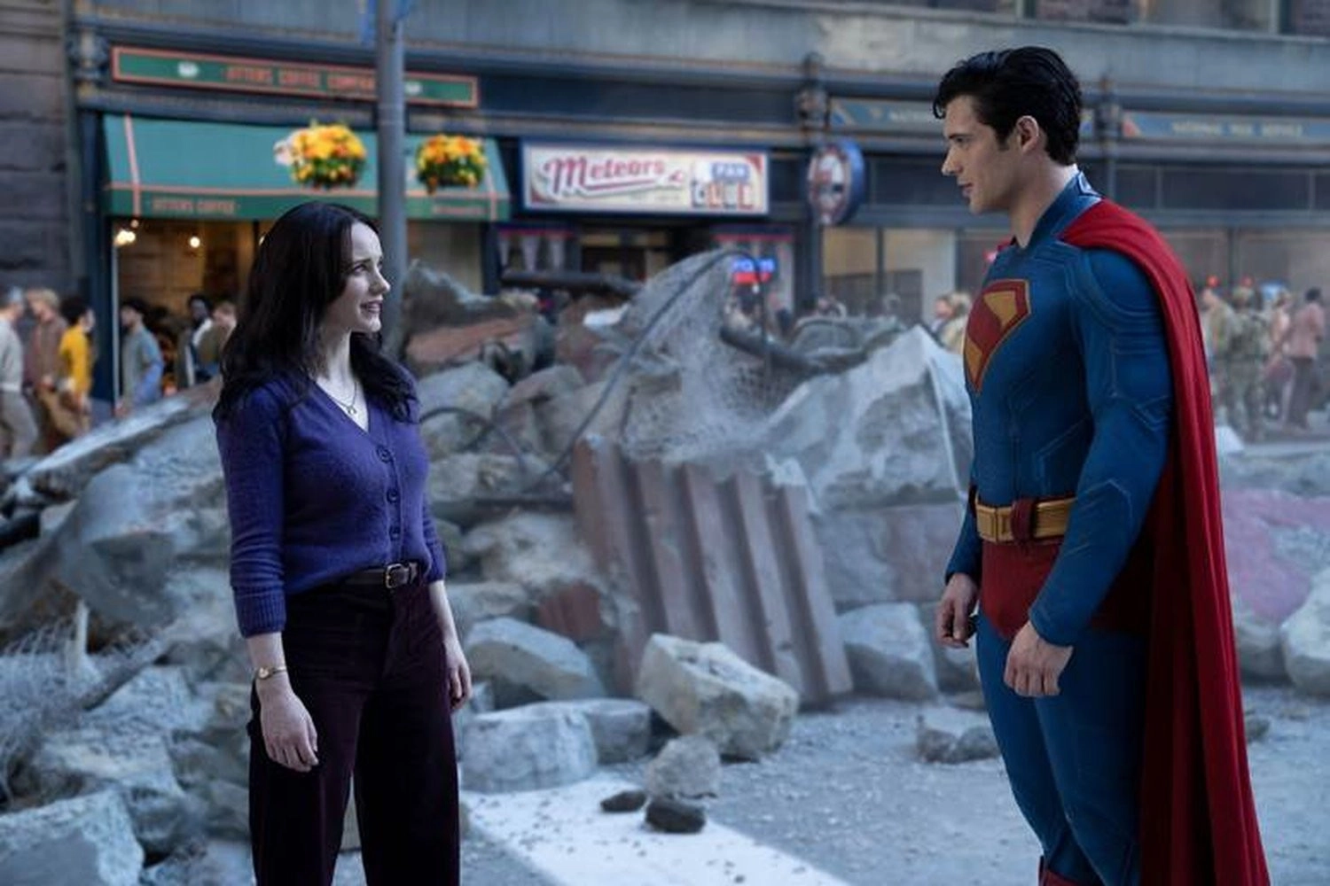 Lois Lane đồng hành cùng anh trên hành trình này