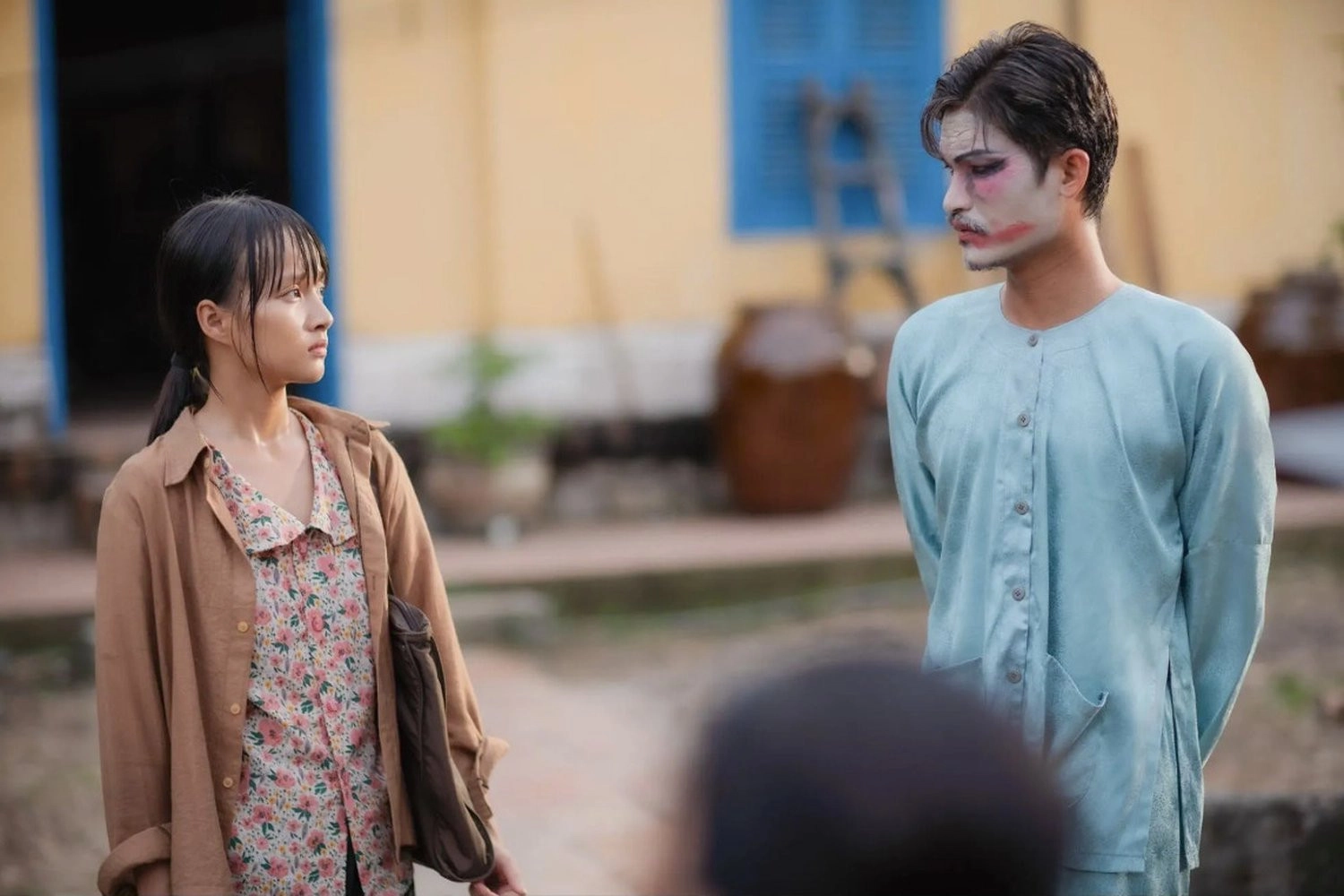 Út Lan: Oán Linh Giữ Của lấy bối cảnh năm 1999 tại vùng quê miền Tây Nam Bộ