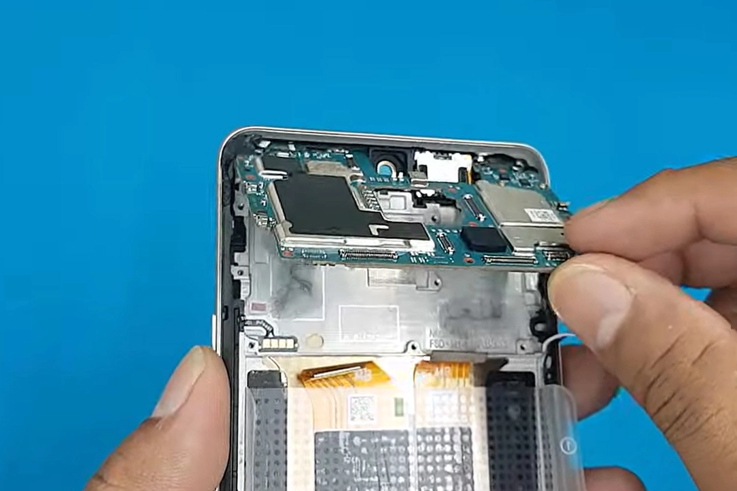 Sửa điện thoại Realme 14 Pro Plus, thay main