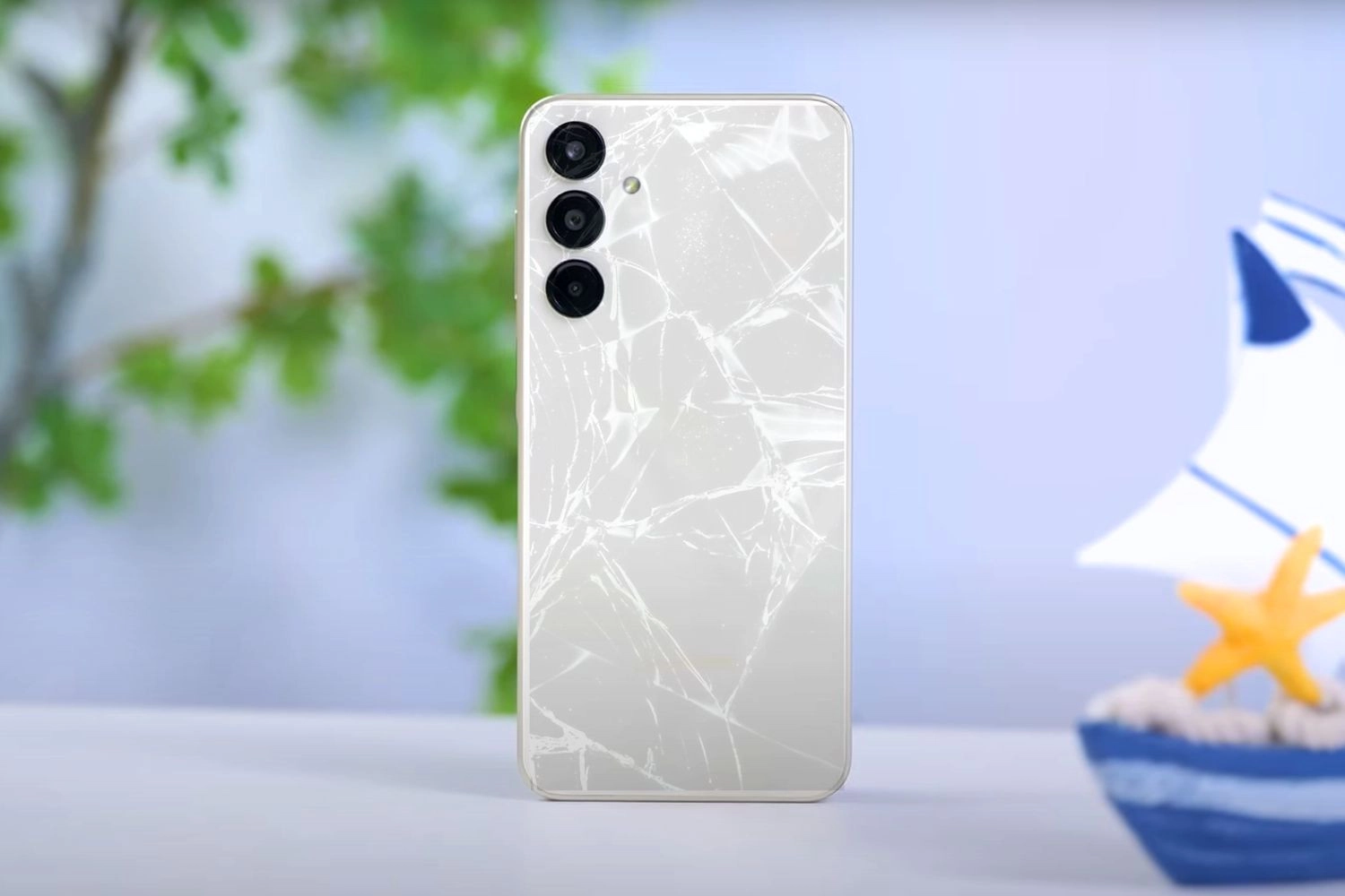 Thay mặt kính sau Samsung galaxy A16, Dấu hiệu cần thay mặt kính sau Samsung Galaxy A16