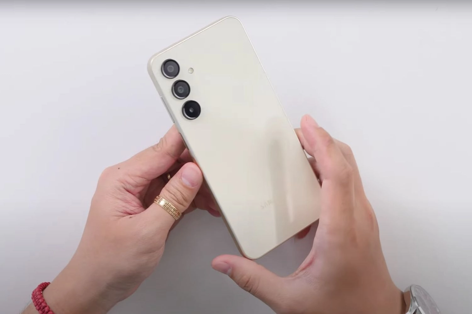 Thay mặt kính sau Samsung galaxy A16, Nguyên nhân khiến mặt kính sau Samsung Galaxy A16 hư hỏng