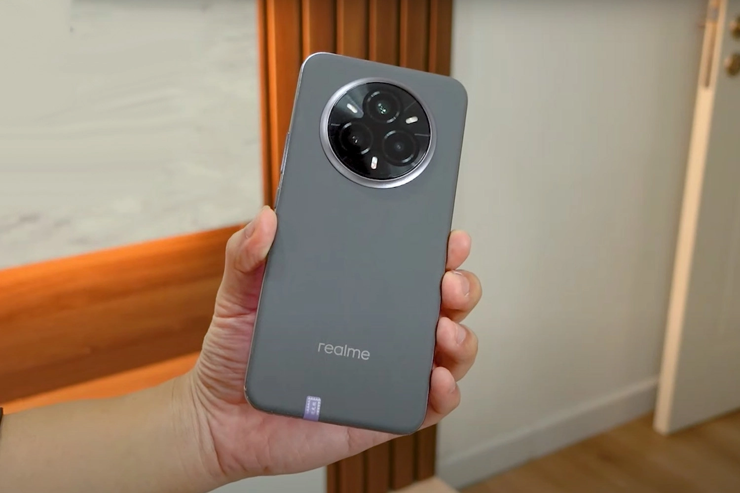 Thay mặt kính sau Realme 14 Pro Plus, nguyên nhân