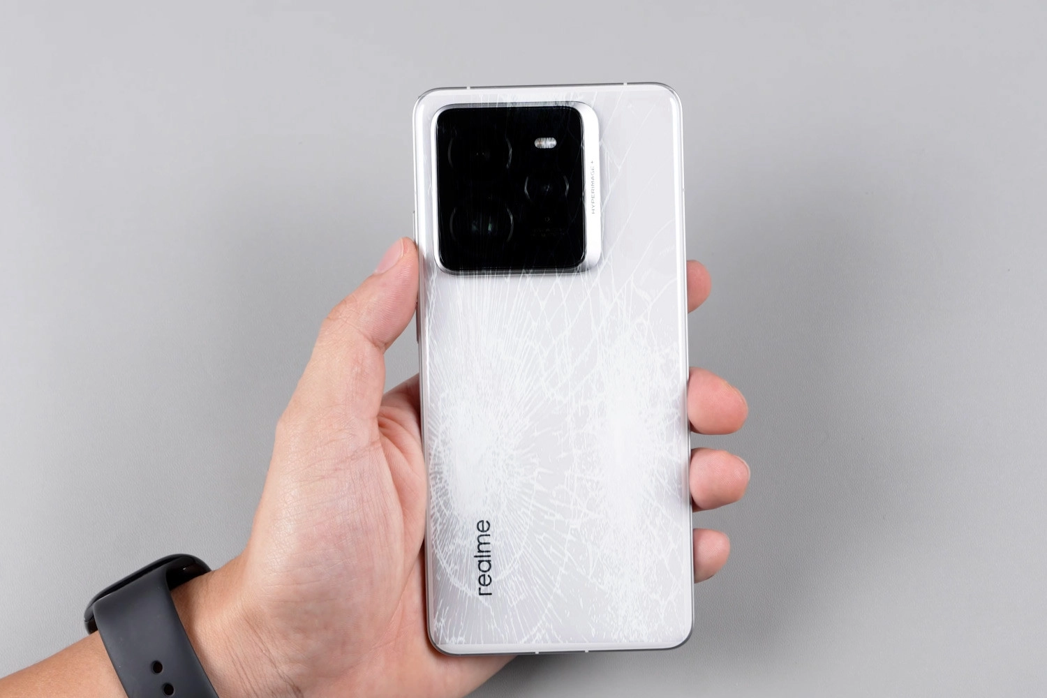 Thay mặt kính sau Realme GT7 Pro, dấu hiệu cần thay kính lưng
