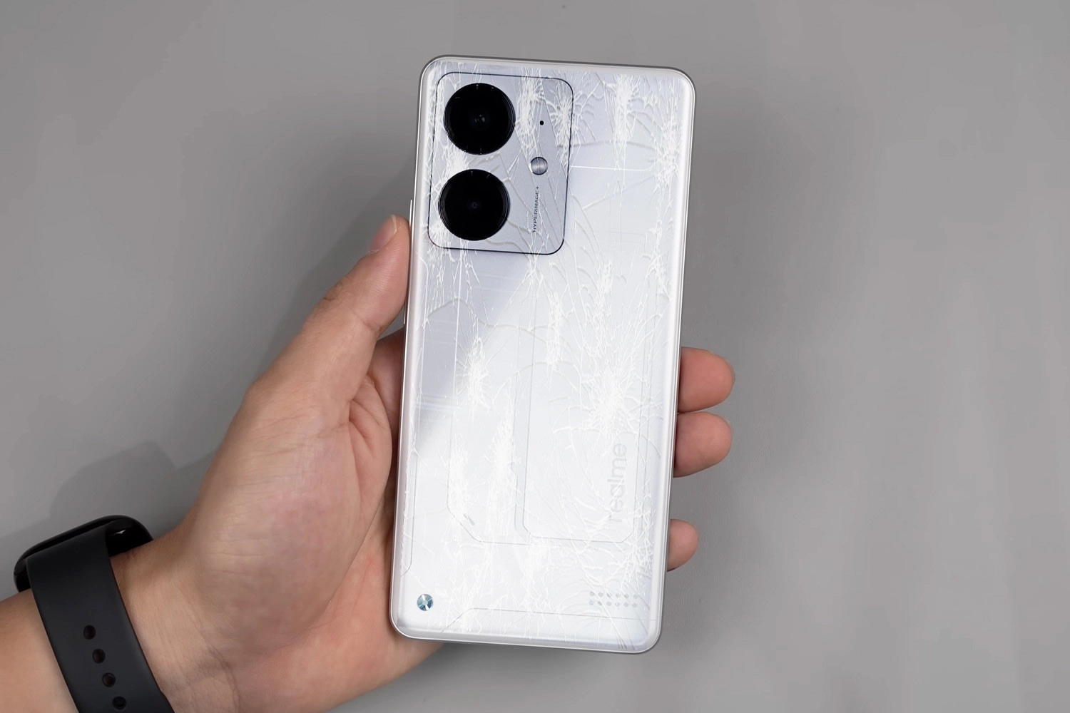 Thay mặt kính sau Realme Neo7 SE, dấu hiệu cần thay mặt kính sau Thay mặt kính sau Realme Neo7 SE