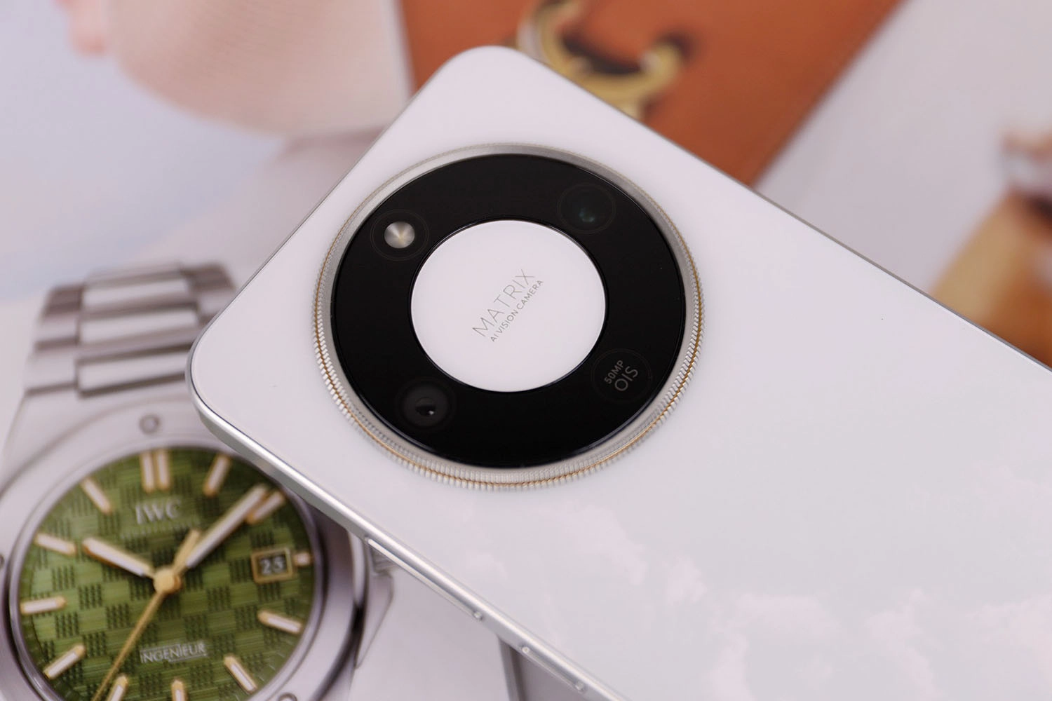 Cụm camera chính