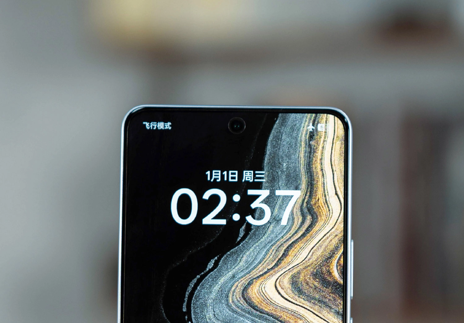 Camera đục lỗ trong màn hình
