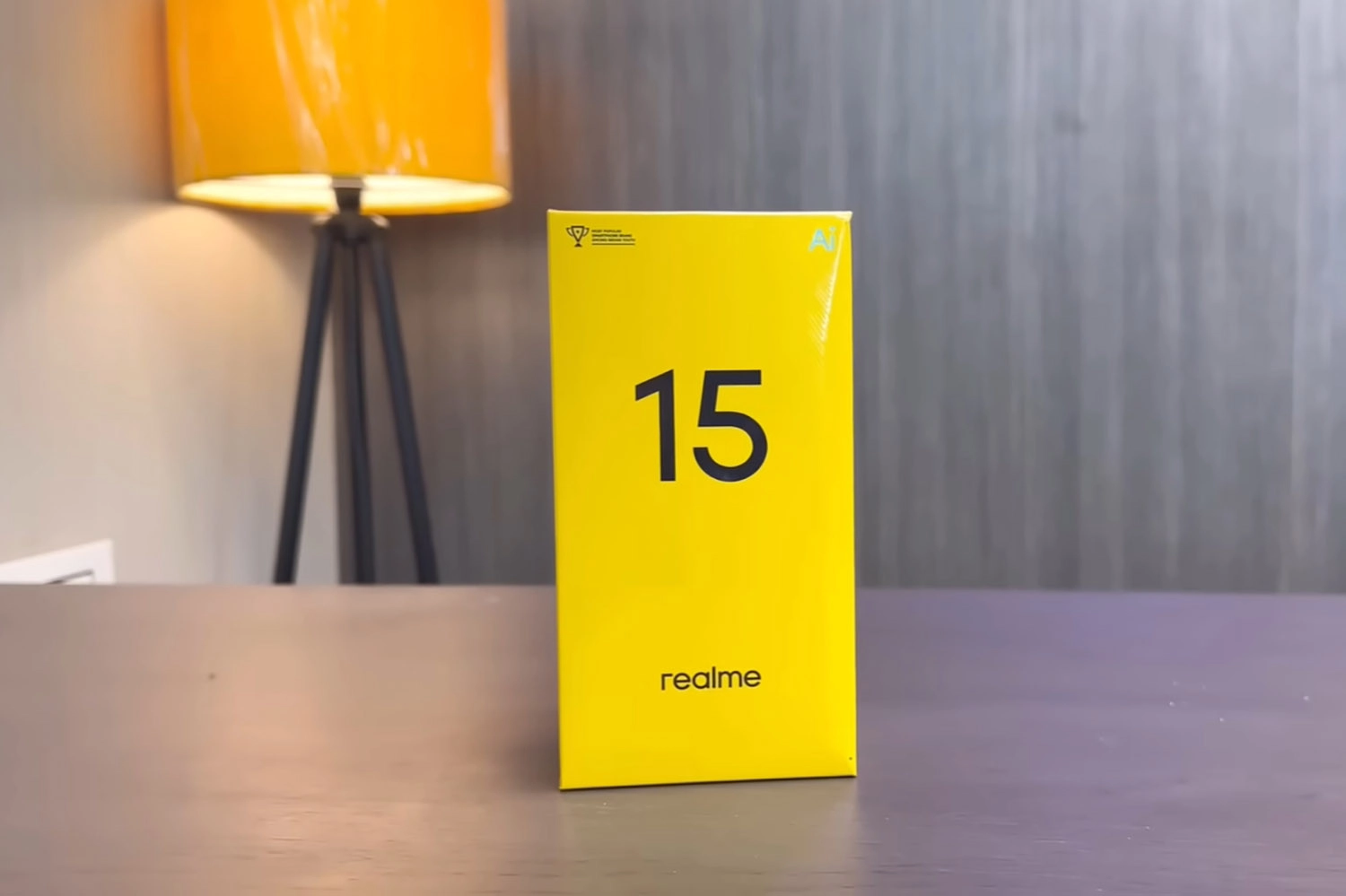 Trên tay Realme 15: Hộp sản phẩm