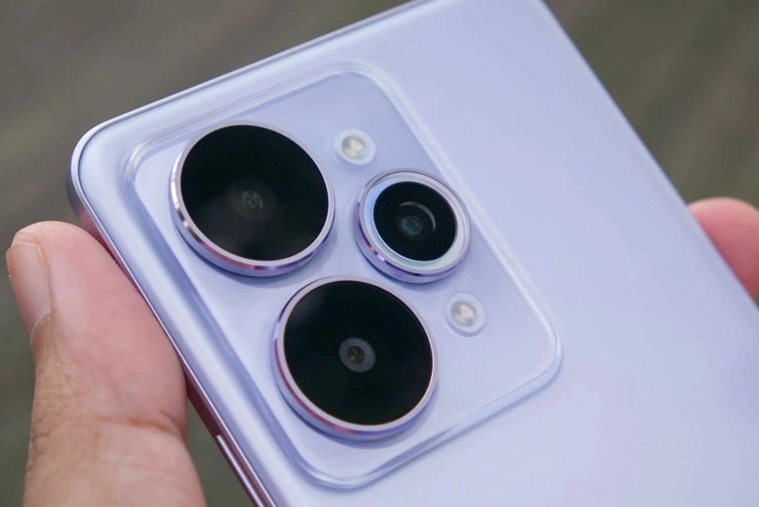 Cụm camera chính