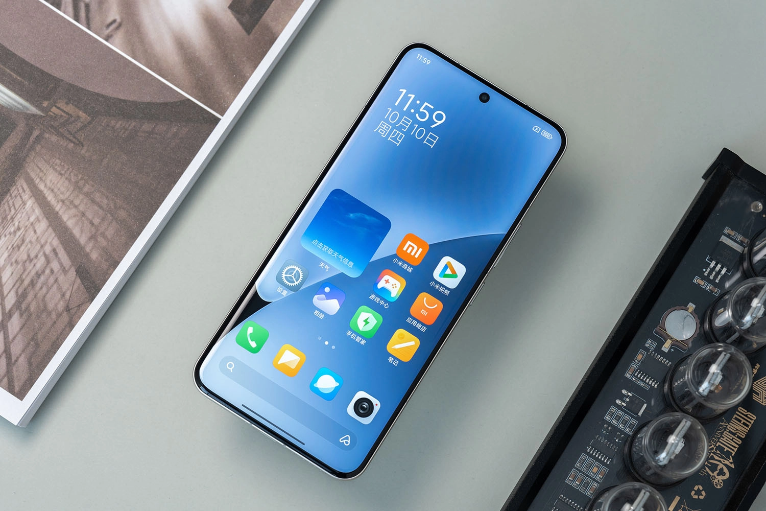Xiaomi 16 Pro sử dụng cụm camera lớn nằm ngang