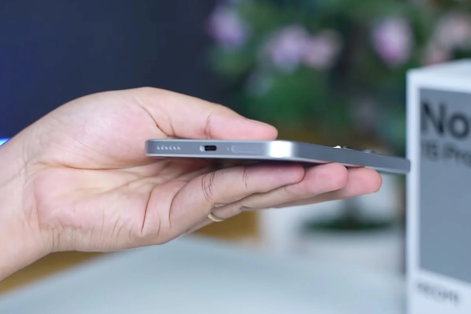 Pin 7.000 mAh và sạc 90W
