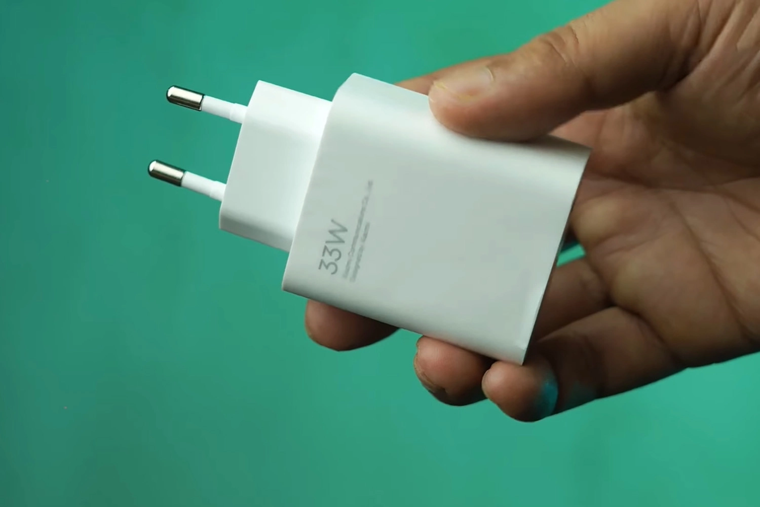 Pin 6.000 mAh, sạc 33W