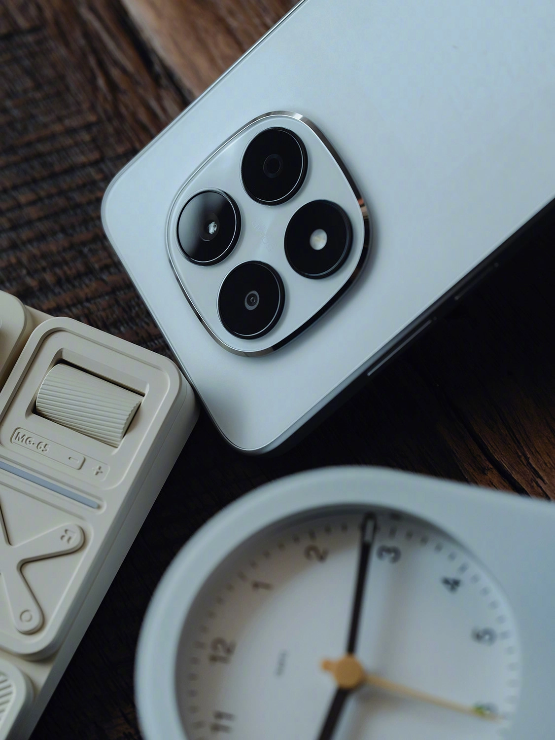 Cụm camera sau giống phiên bản tiền nhiệm