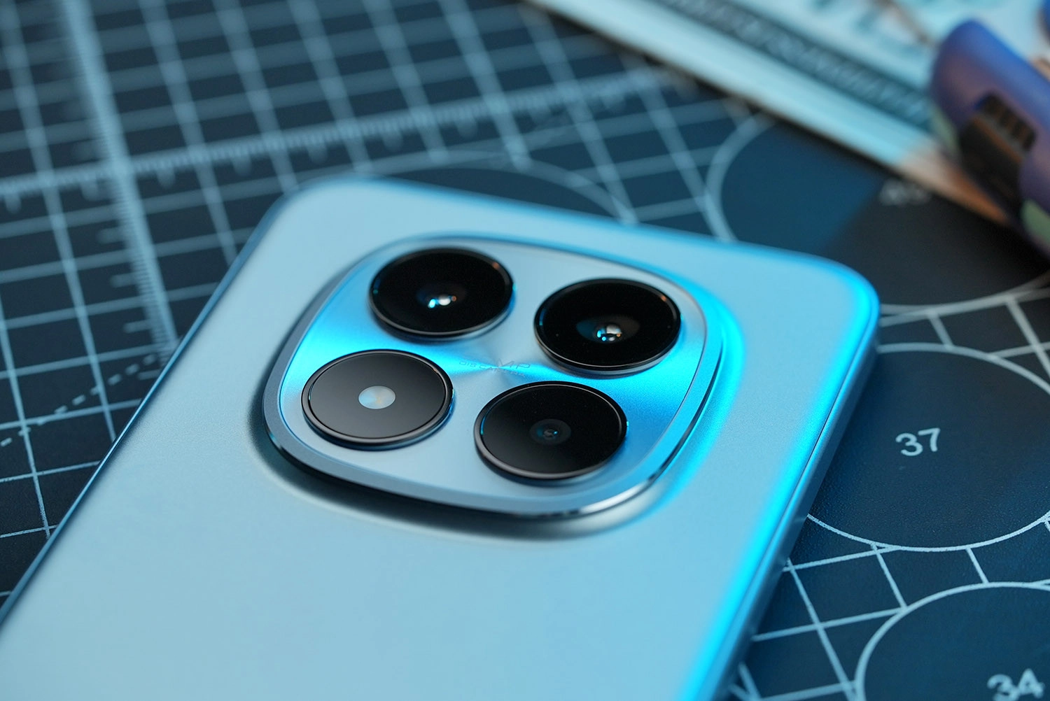 Cụm camera chính