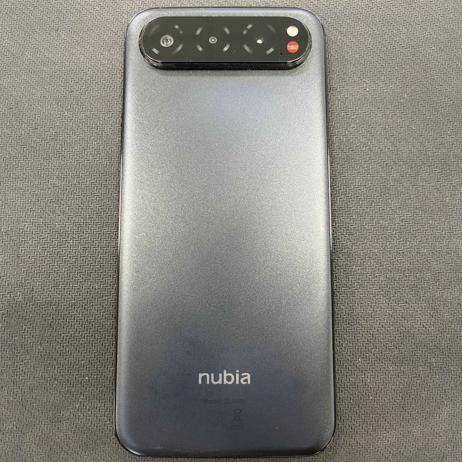 Pin lớn 5000mAh sử dụng cả ngày dài
