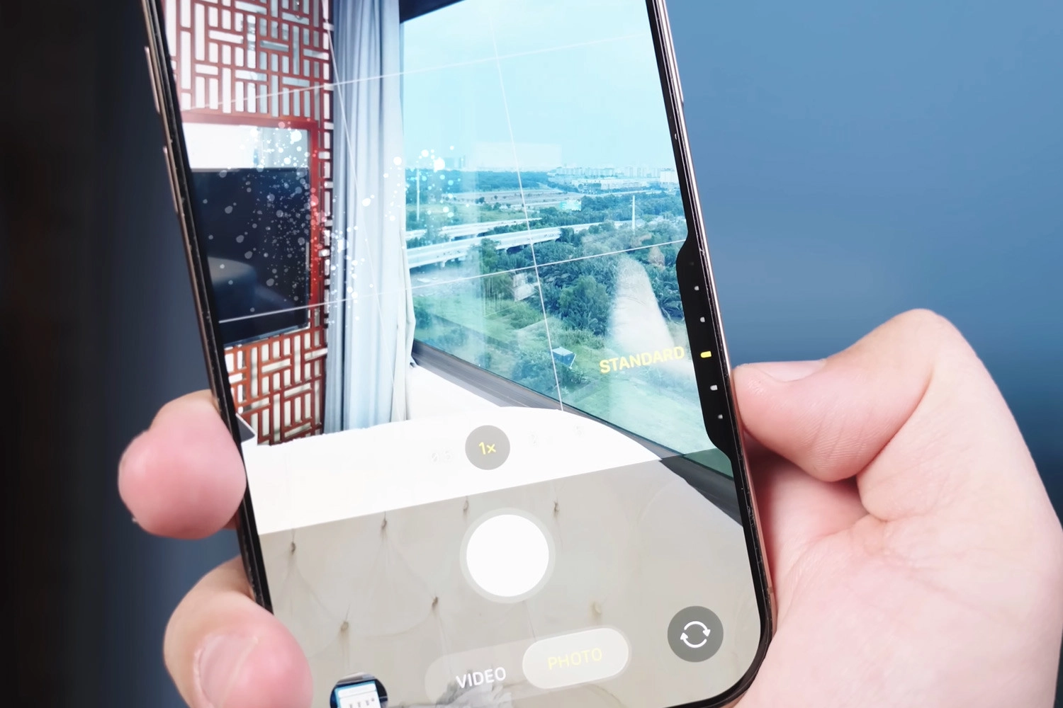Sửa Camera đốm, rung iPhone 17 Pro Max, dấu hiệu đốm camera