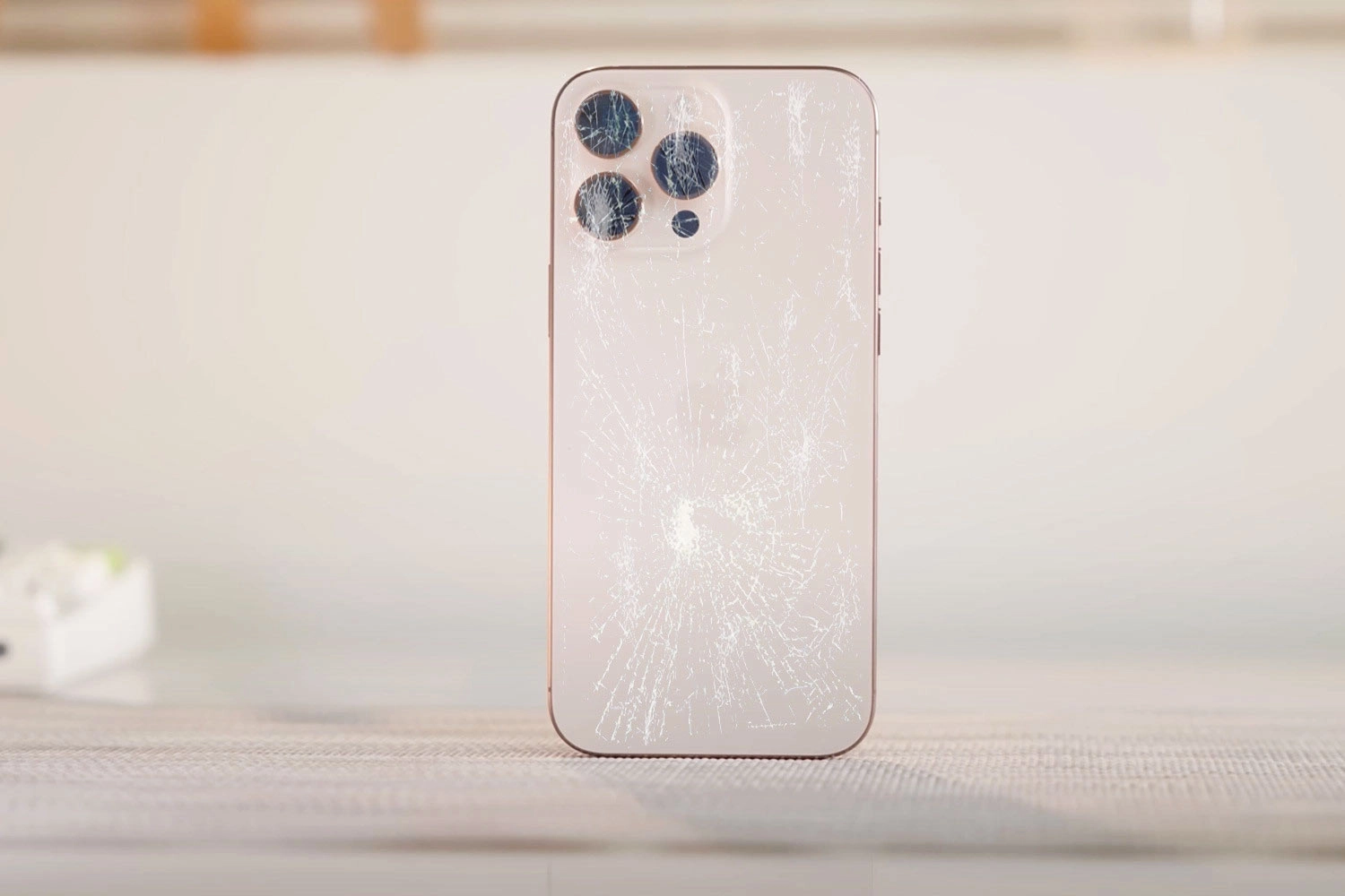 Thay mặt kính sau iPhone 17 Pro Max, dấu hiệu