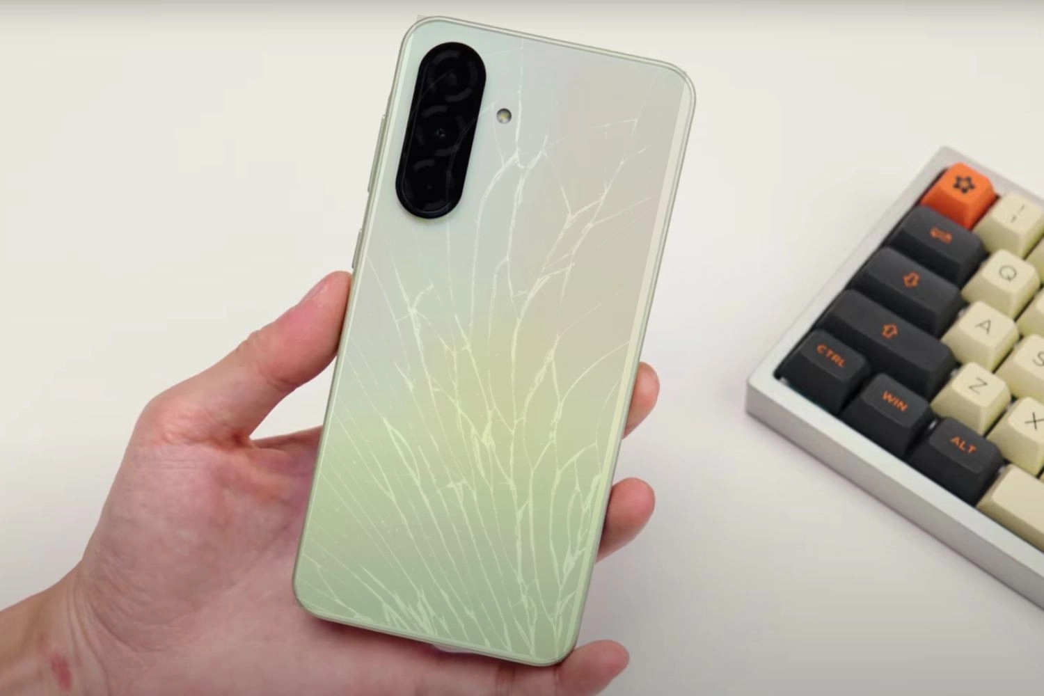 Thay mặt kính sau Samsung Galaxy A36, Dấu hiệu cần thay mặt kính sau Samsung Galaxy A36