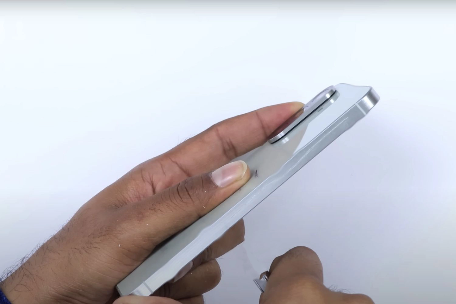 Thay mặt kính sau Samsung Galaxy A56, Dấu hiệu cần thay vỏ Samsung Galaxy A56