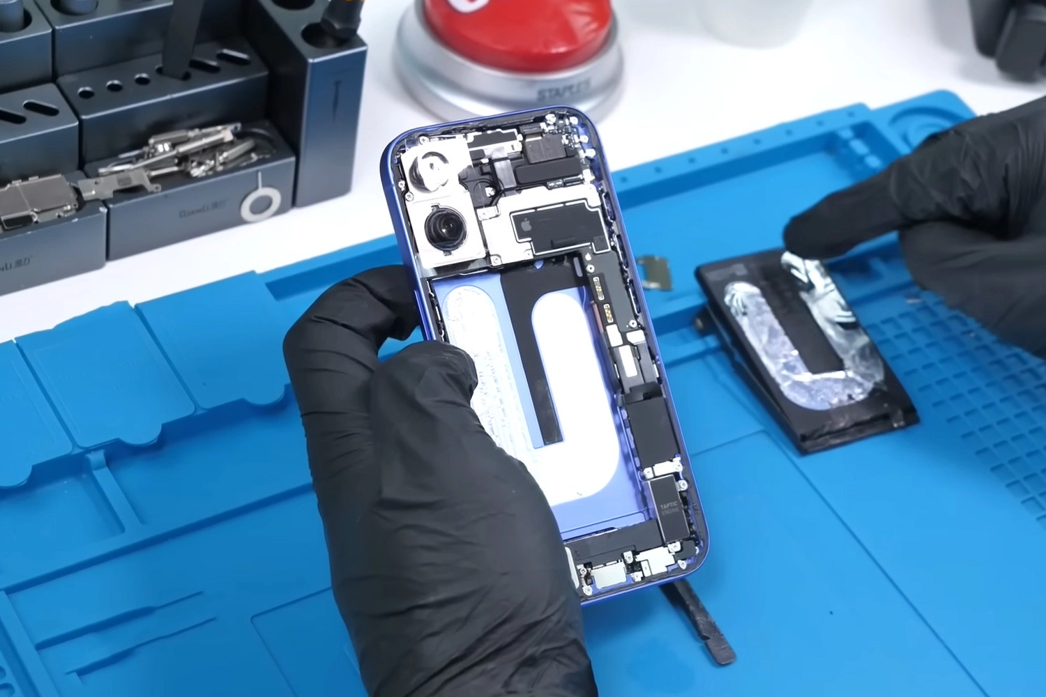 Thay Pin iPhone 17, thay pin có ảnh hưởng gì không?