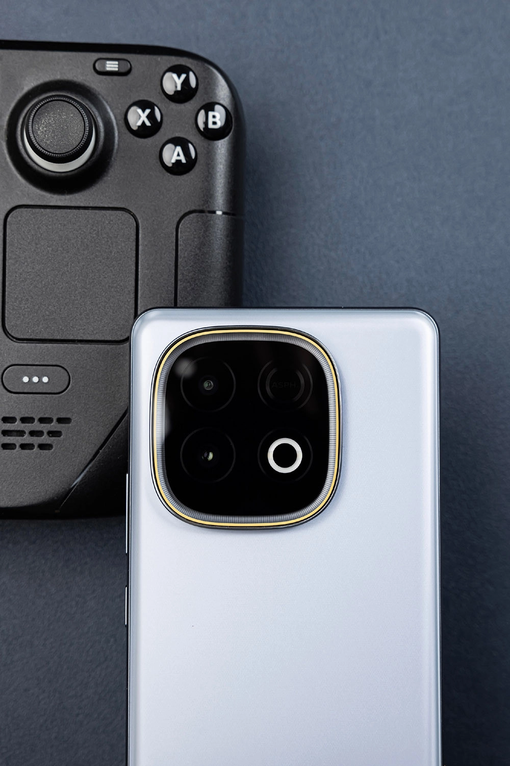 Cụm camera chính