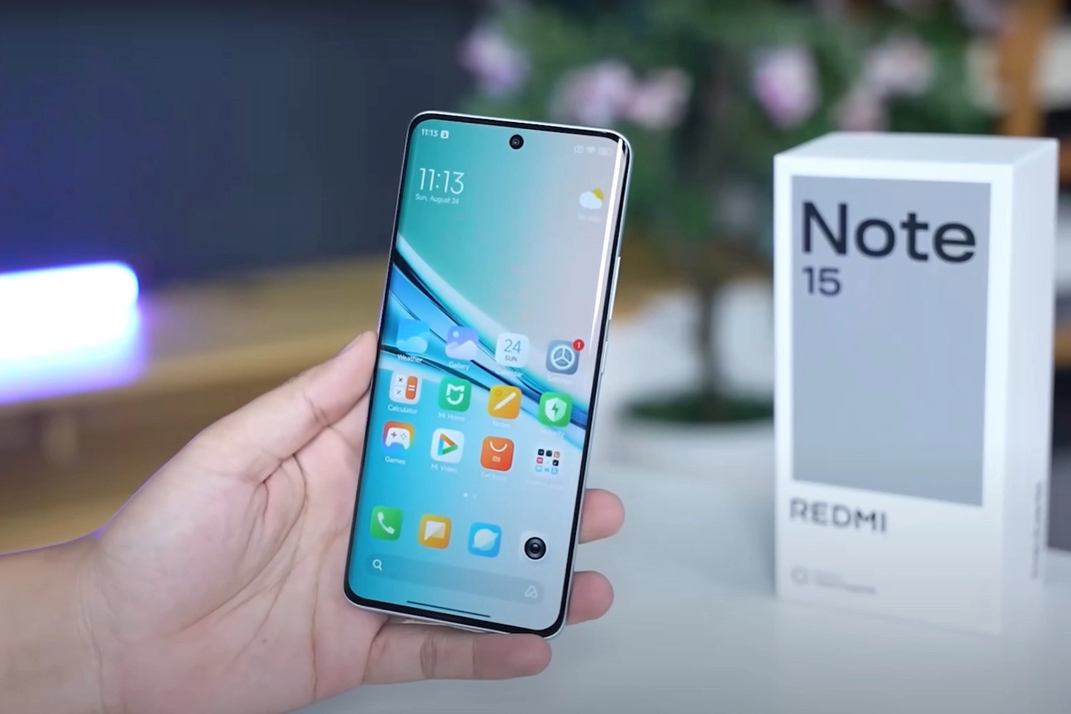 Màn hình lớn hơn, con tràn hai cạnh