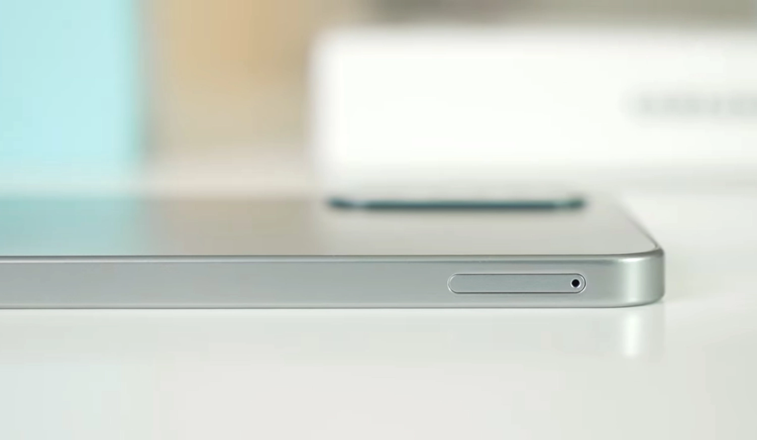 Cạnh trái Samsung A17 5G