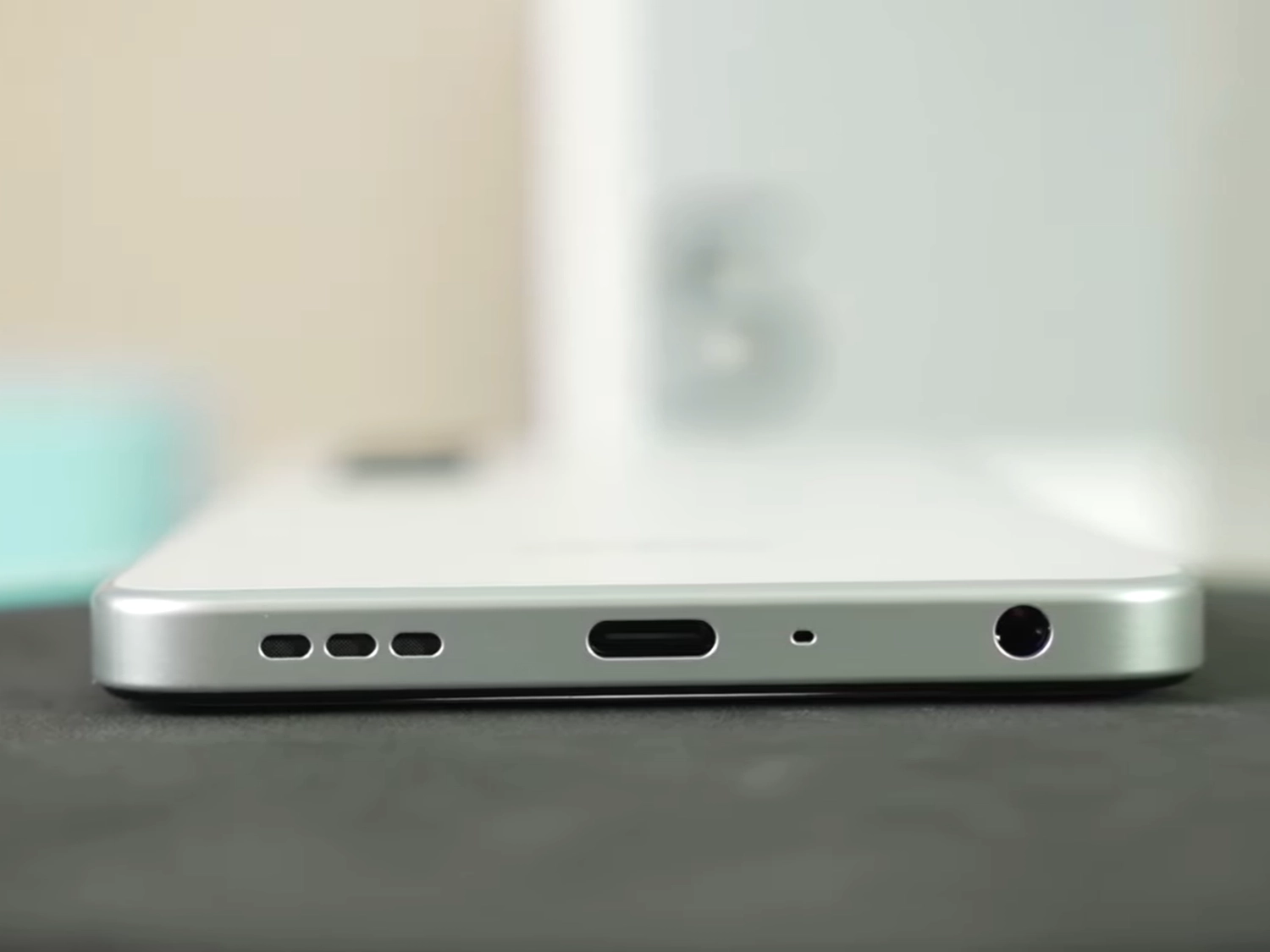 danh-gia-oppo-a5i-pro-canh-duoi