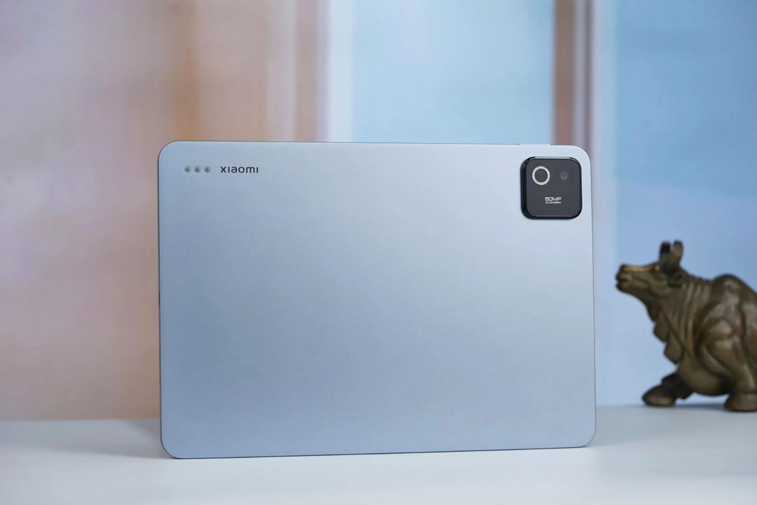 Xiaomi Pad 8 Series sở hữu mặt lưng kính