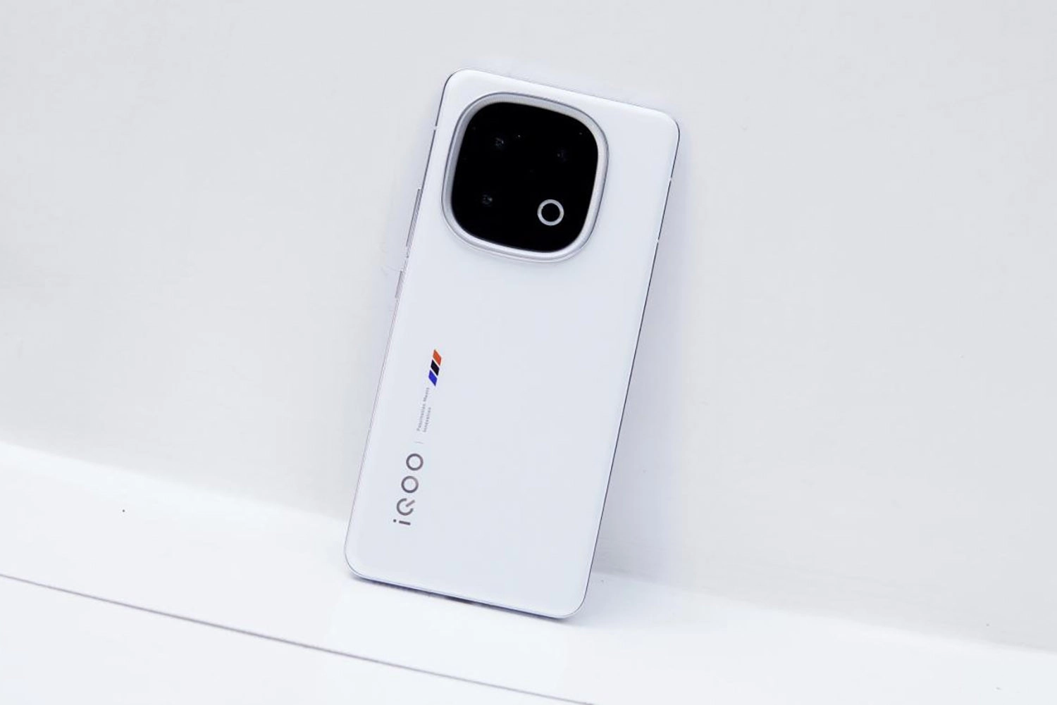 iQOO 15 sẽ tạm biệt hiện tượng nhòe chữ