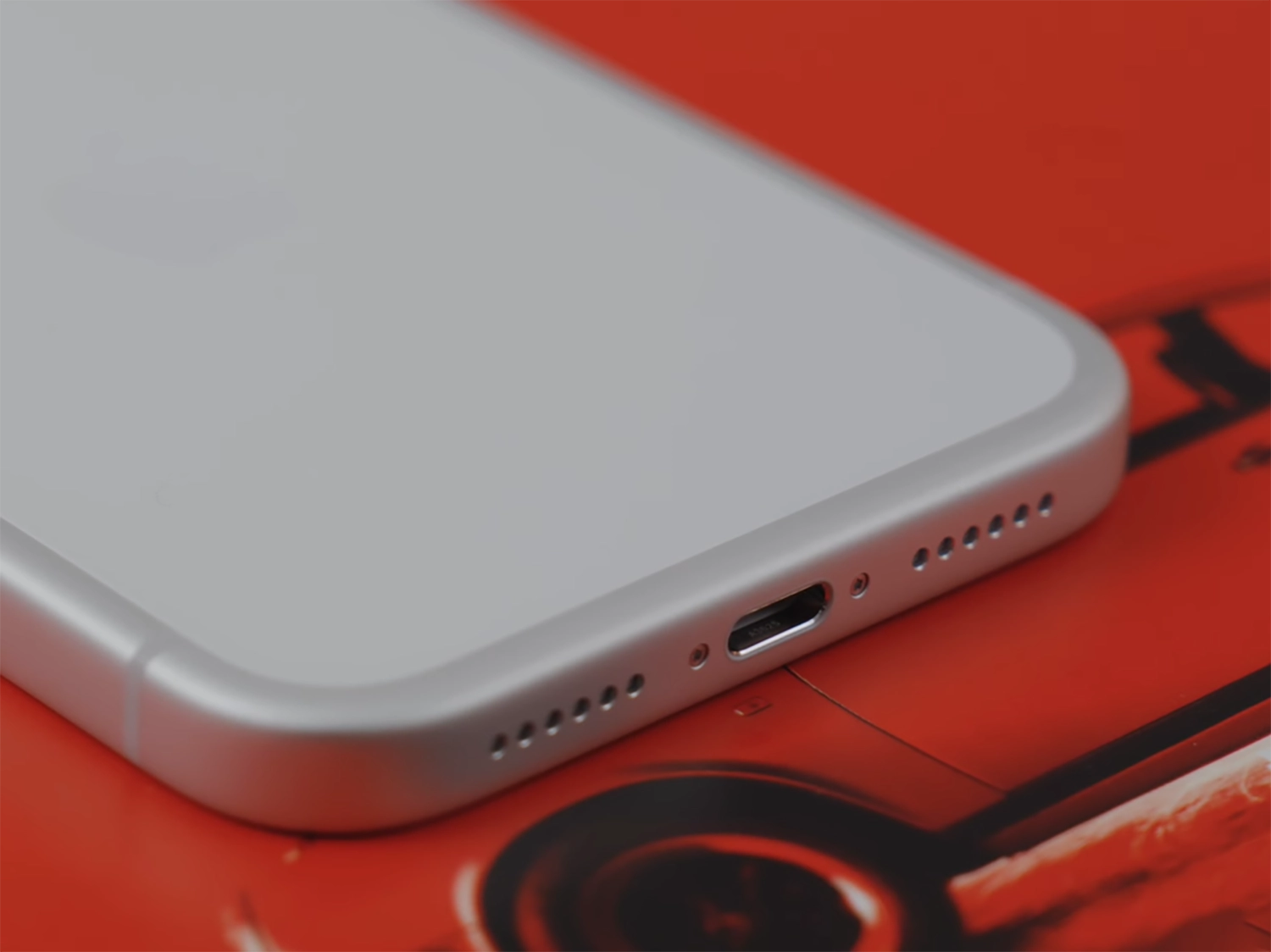 Cạnh dưới iPhone 17 Pro Max