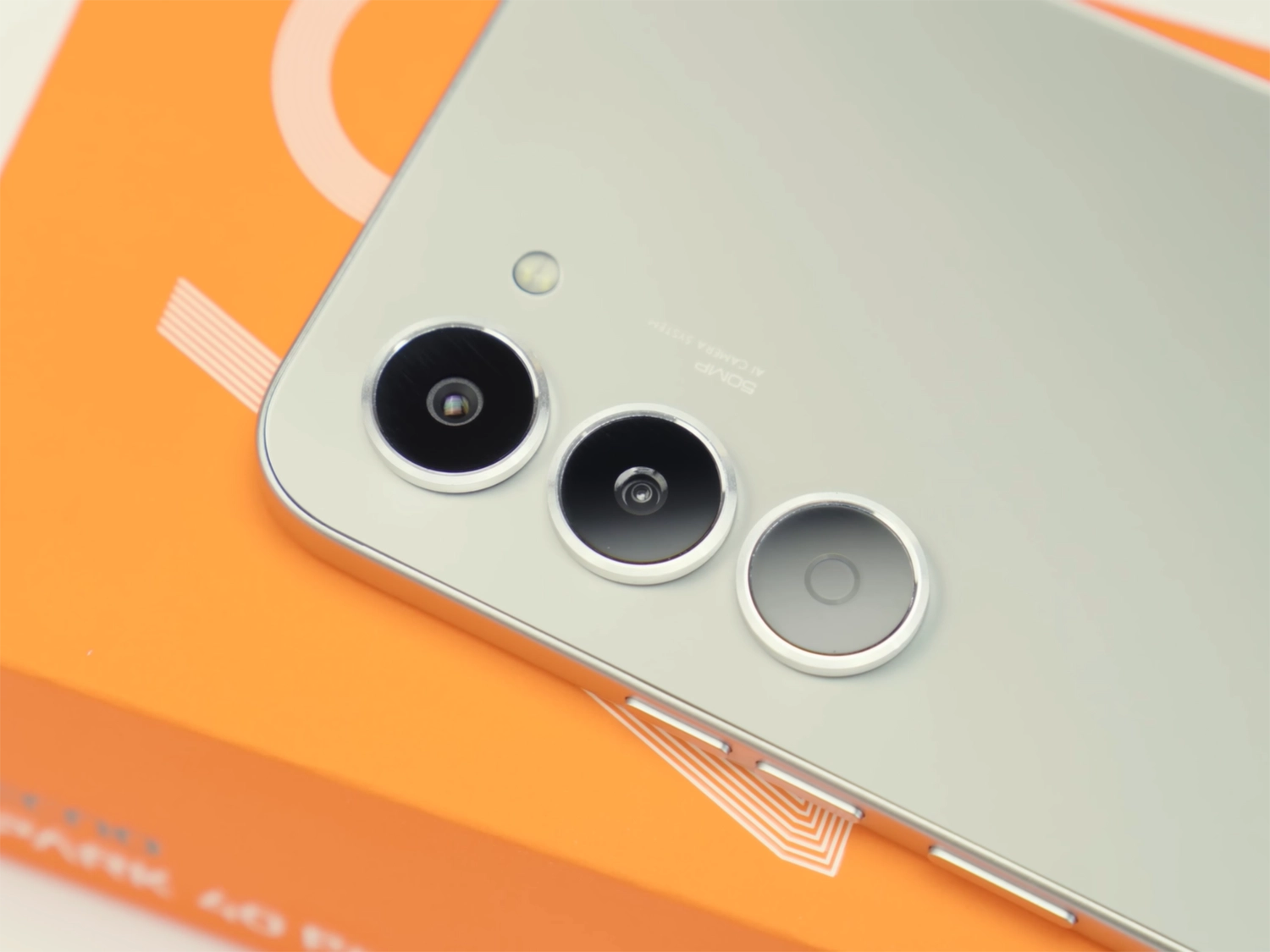 Cụm camera sau Tecno Spark 40 Pro