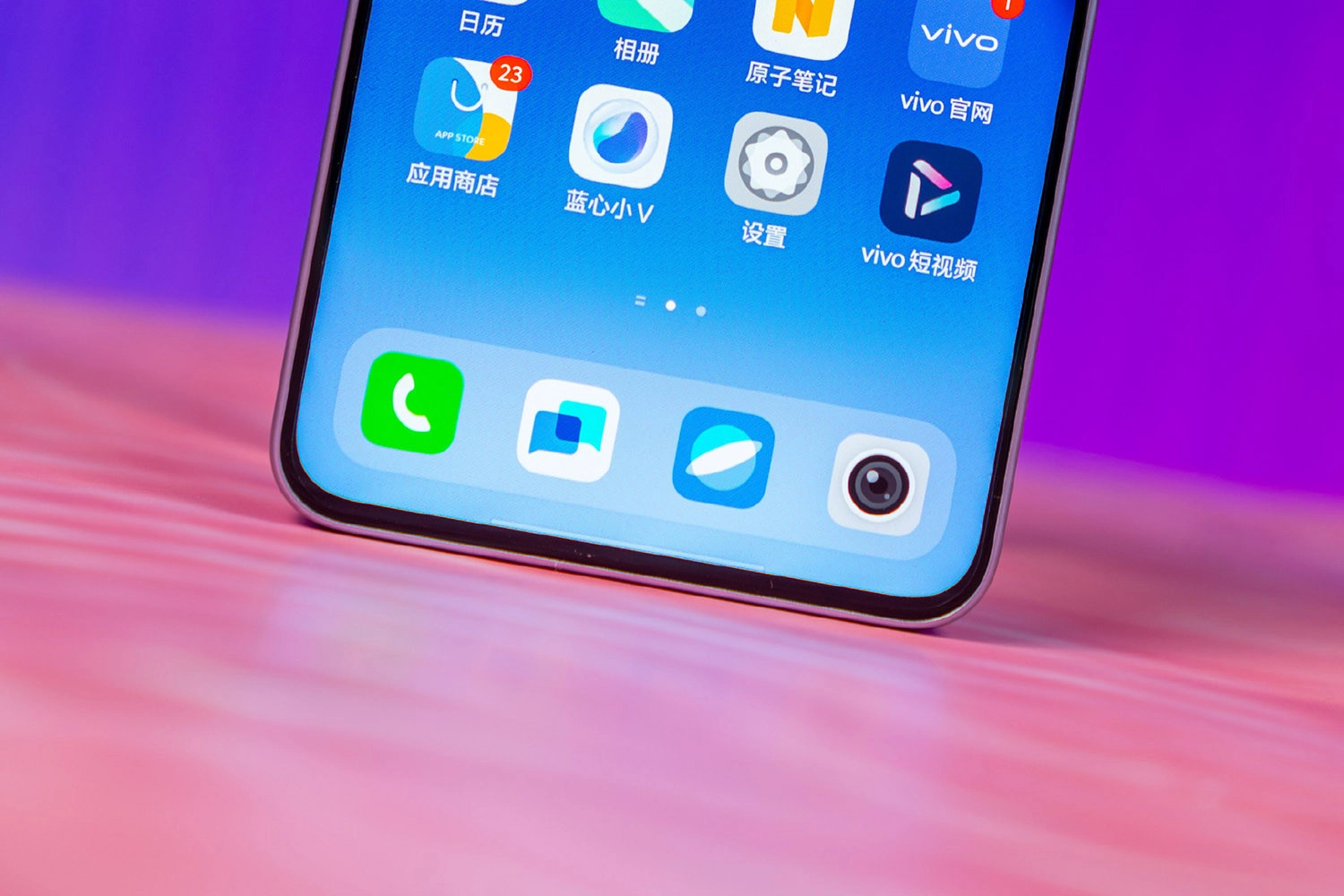 Viền màn khá mỏng