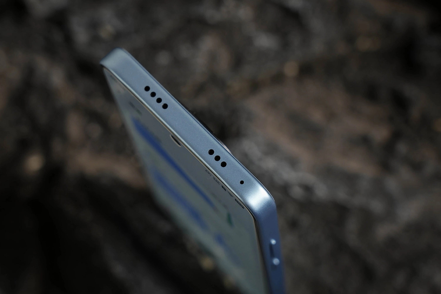 Cạnh trên của Vivo Y500