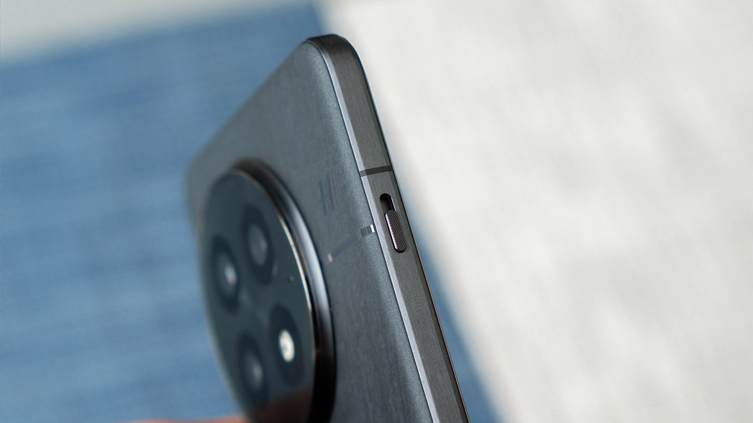 OnePlus 15 sẽ sử dụng màn hình Oriental thế hệ thứ ba do OnePlus và BOE hợp tác phát triển