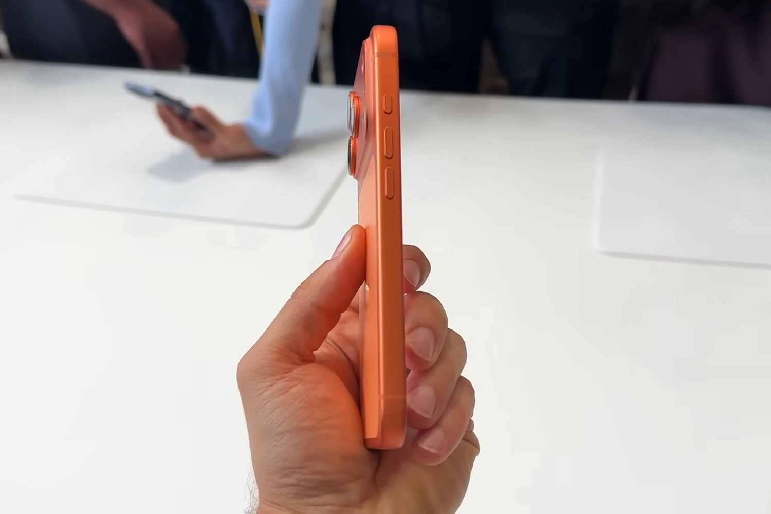 Apple công bố iPhone 17 Pro Max có thời lượng pin lên đến 39 giờ xem video